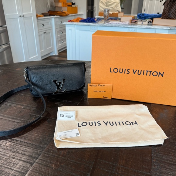 Louis Vuitton Buci Crossbody Black Epi Leather - EXCELLENT Condition - Picture 1 of 15